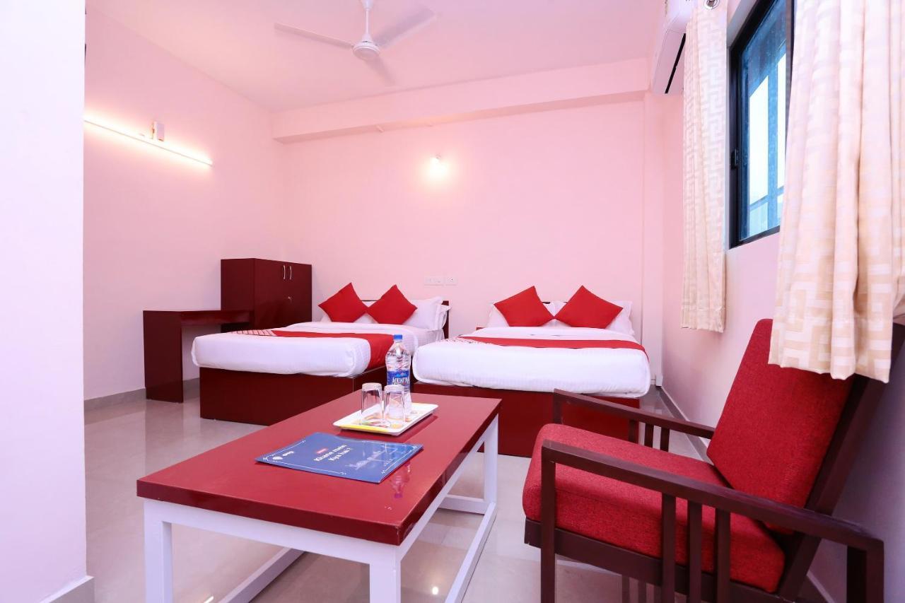 Oyo 13577 Tkr Metro Residency Hotell Kochi Exteriör bild
