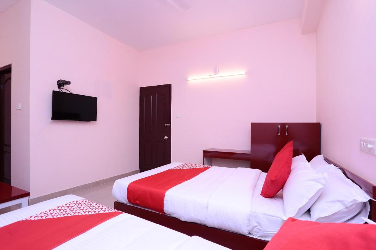 Oyo 13577 Tkr Metro Residency Hotell Kochi Exteriör bild