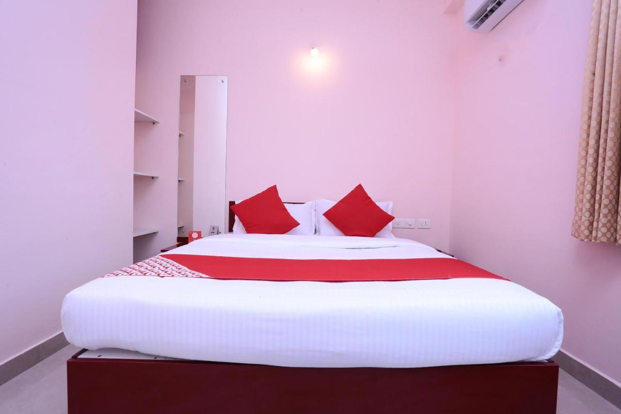 Oyo 13577 Tkr Metro Residency Hotell Kochi Exteriör bild