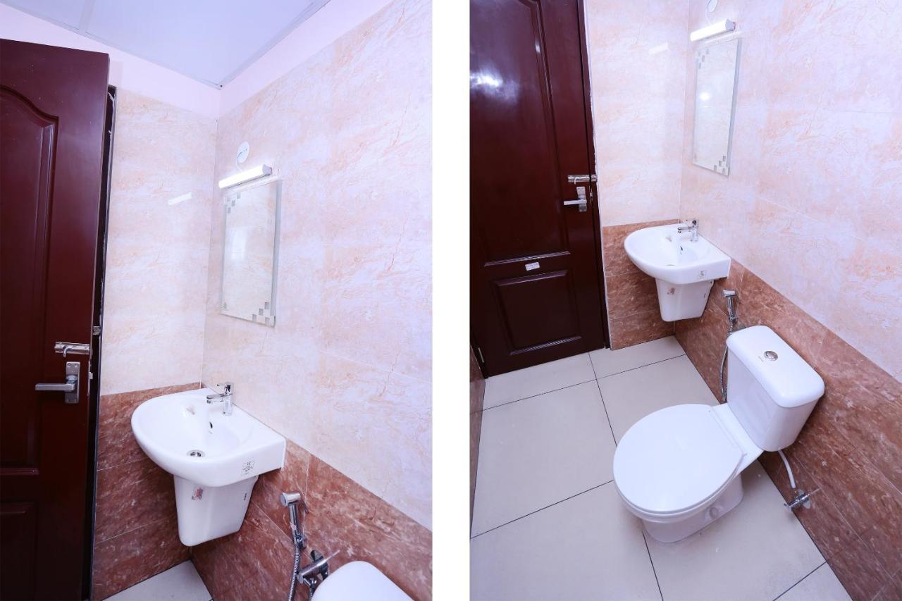 Oyo 13577 Tkr Metro Residency Hotell Kochi Exteriör bild